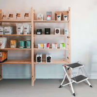 MSV – Schwarzer klappbarer 2-stufiger Tritthocker – Platzsparende Stahlleiter mit Anti-Rutsch-Beschichtung und Gummifüßen, Tragkraft 150 kg 